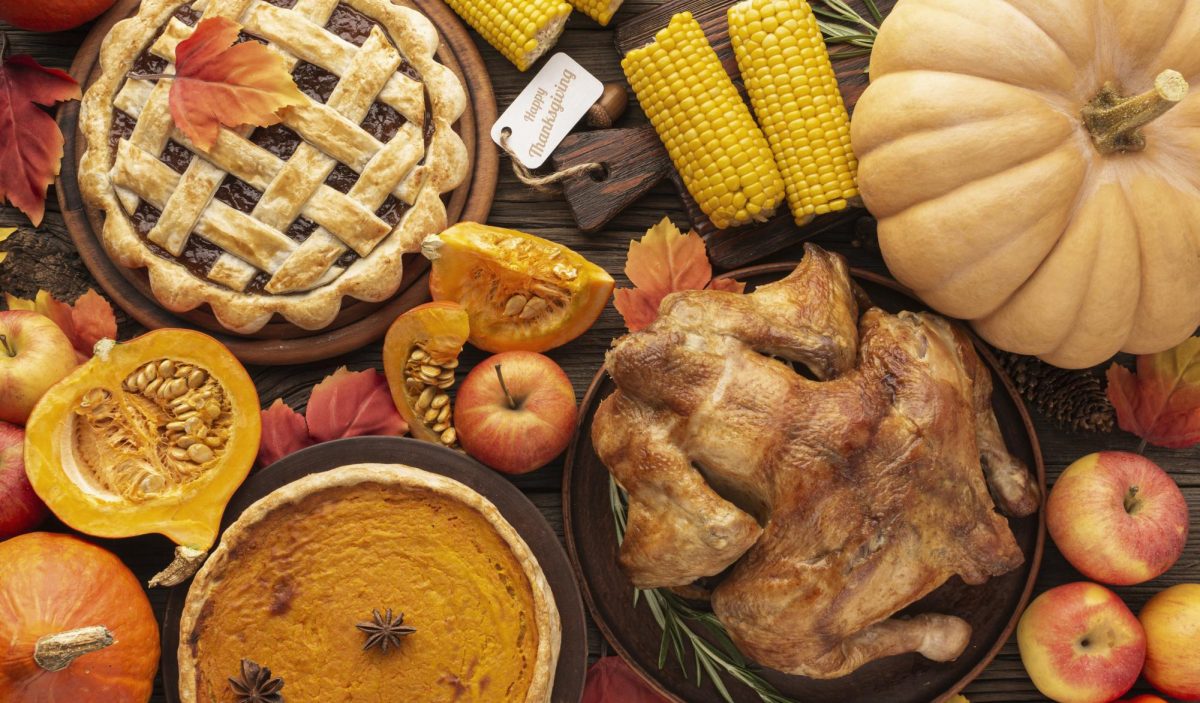 The Thanksgiving table is set for a much deserved break. (Freepik) 