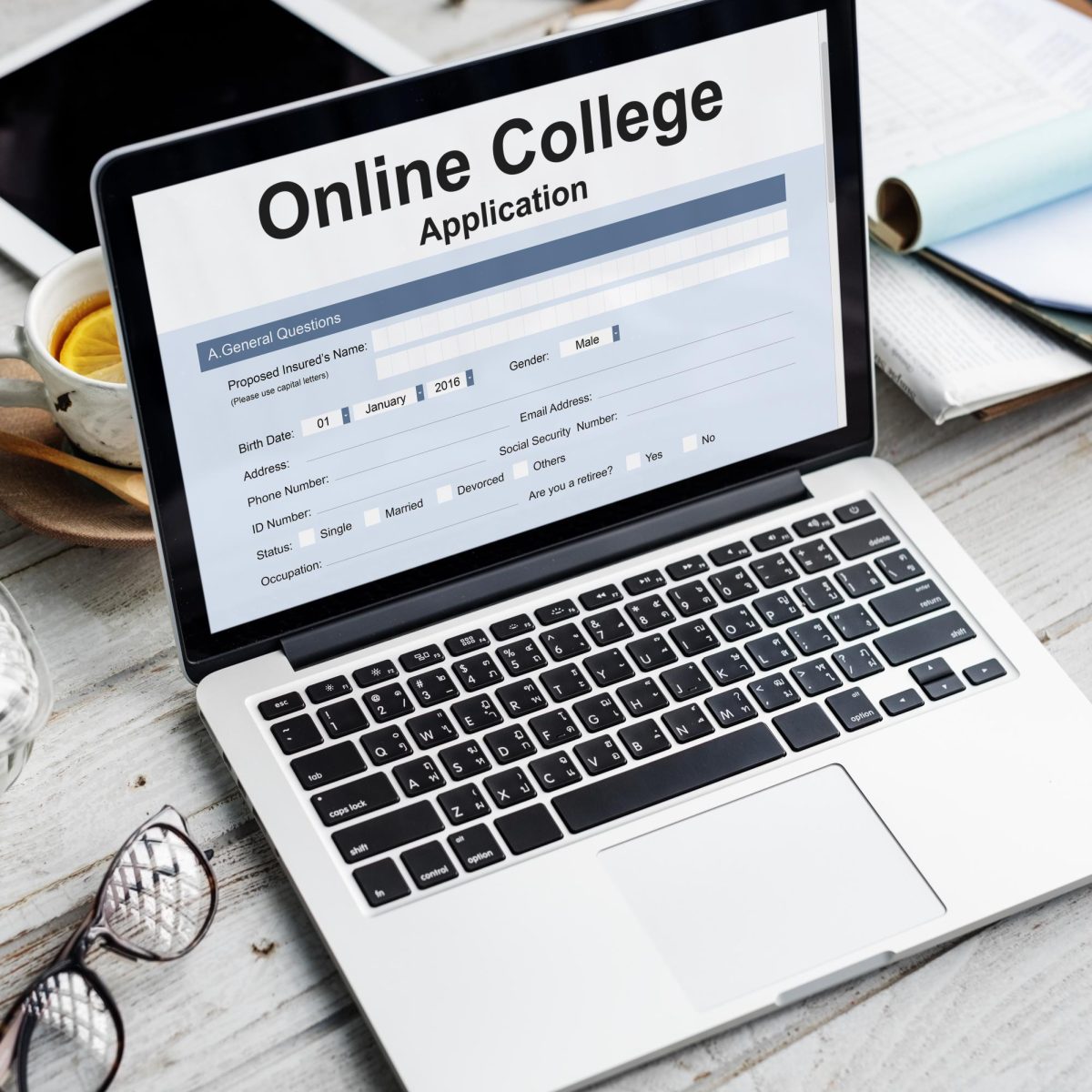 College applications are the last hurdle for seniors in high school to overcome. (Freepik - rawpixel.com) 