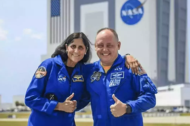 Astronauts Williams and Wilmore in front of the NASA space station after returning from their trip.