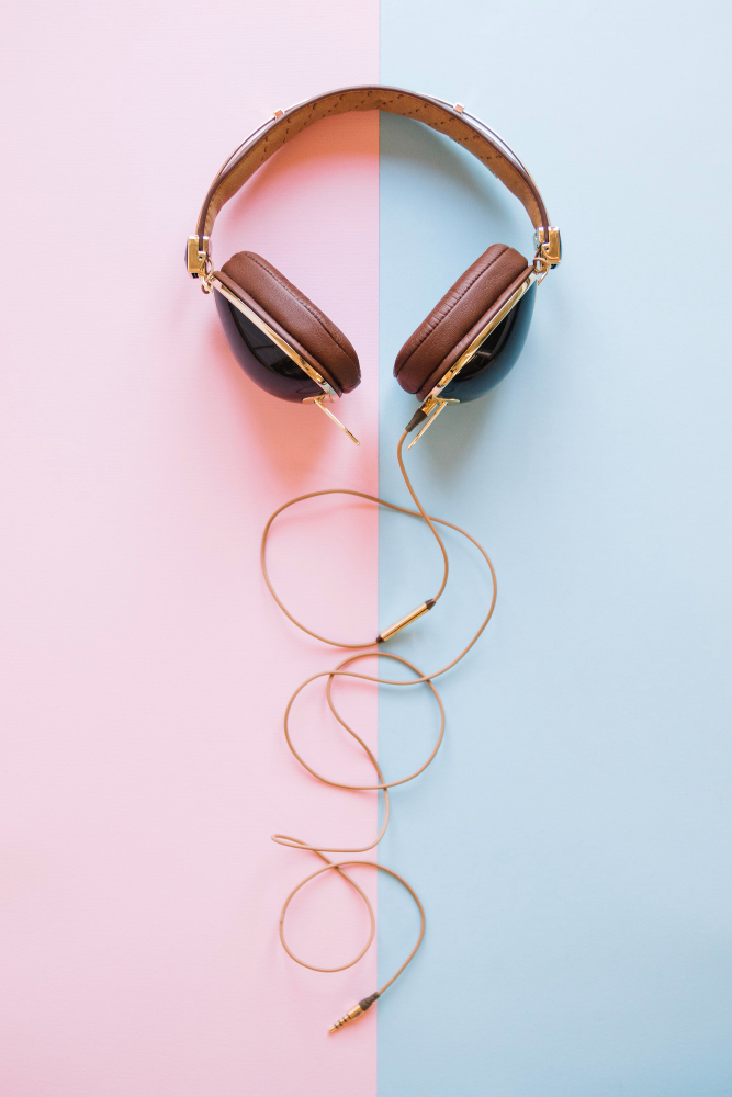 Conan Gray's music is both chilling and inspiring, bringing fans together from across the globe. (Freepik)