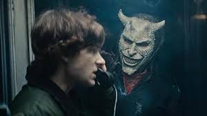Ethan Hawke and Mason Thames know what it takes to give the audience chills with their top-notch acting. (Blumhouse Productions)