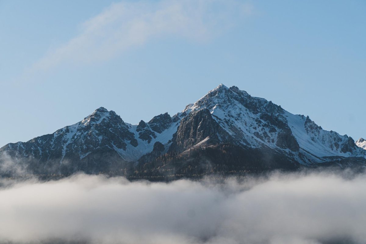 Late December 2025, three hikers died during their trek on Mt. Baldy. These deaths are a reminder of how dangerous winter hiking can be. (Freepik)