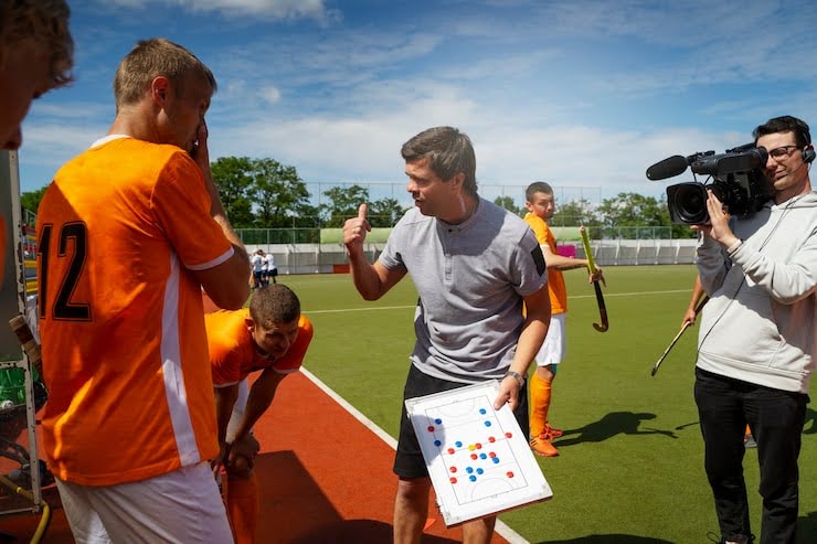 The pressure athletes feel when trying to be recruited by college coaches. (Freepik)
