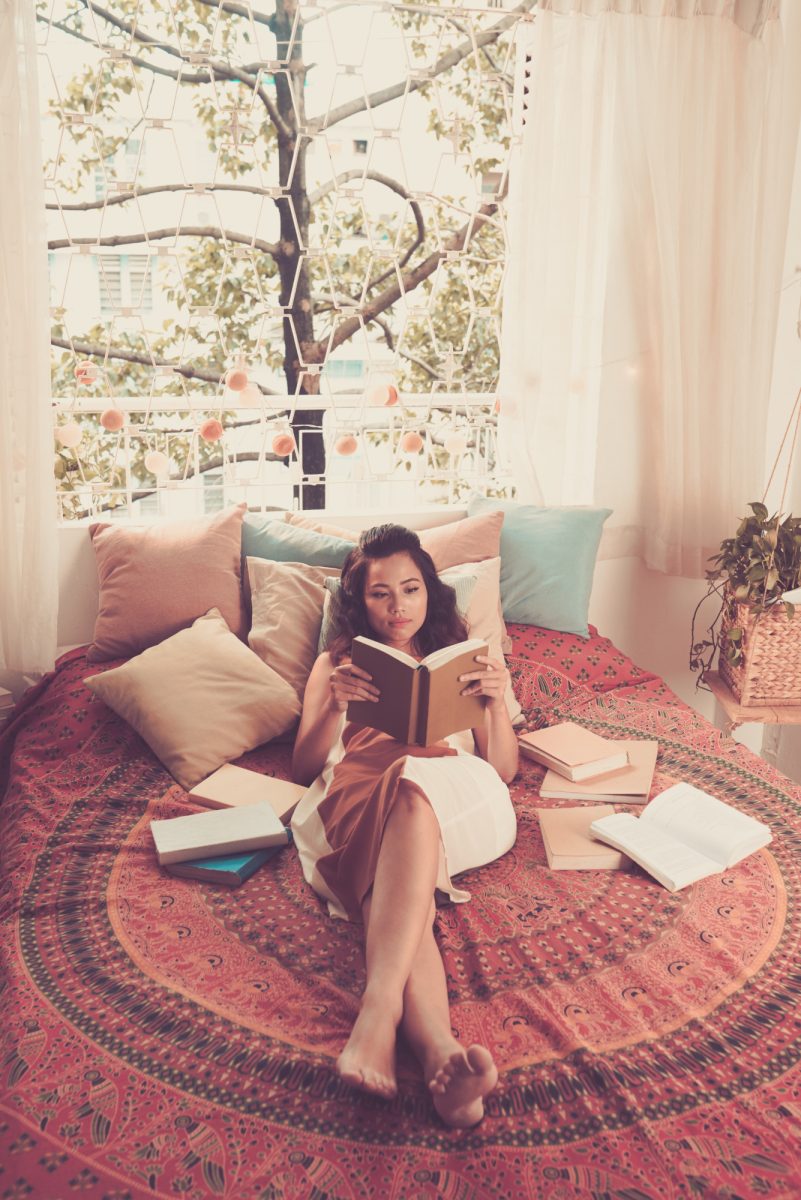 Romance novels have a surprising impact on the readers’ love lives. (Freepik)
